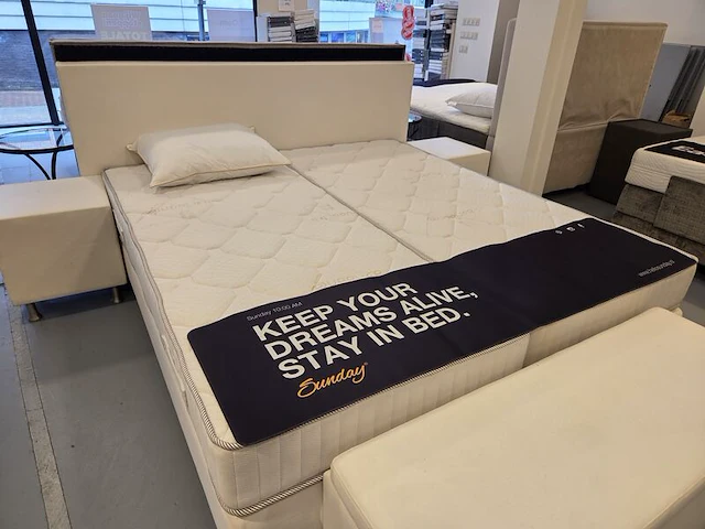 Boxpring 180x200 met matrassen en nachtkasten, sleep & dream - afbeelding 1 van  9