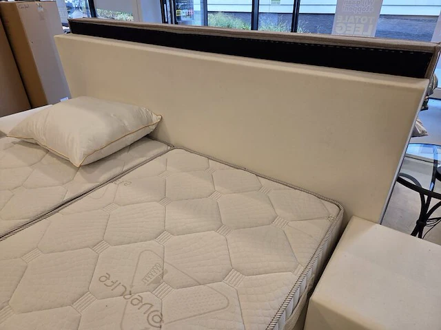 Boxpring 180x200 met matrassen en nachtkasten, sleep & dream - afbeelding 4 van  9