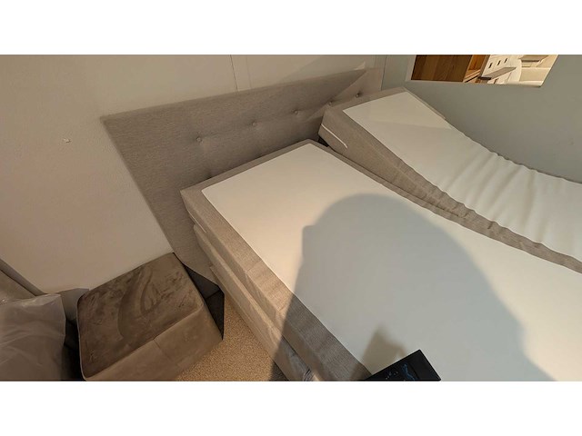 Boxspring elektrisch, dubbele motor - 180x200 cm – beige – inclusief topper – pocketvering – cooltouch matrassen - afbeelding 5 van  8