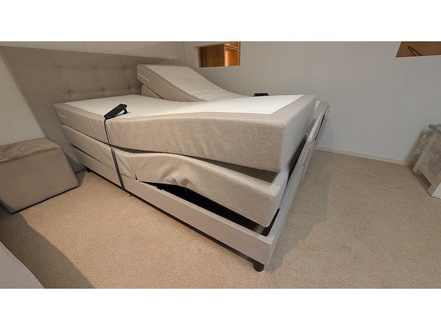 Boxspring elektrisch, dubbele motor - 180x200 cm – beige – inclusief topper – pocketvering – cooltouch matrassen - afbeelding 6 van  8