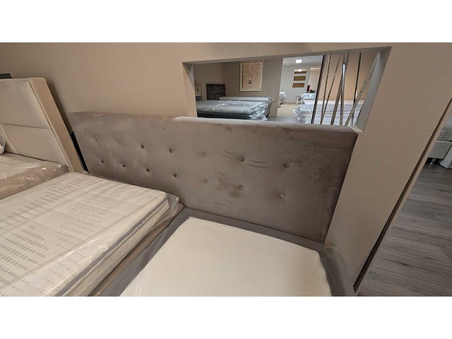 Boxspring emma– 160 x 200 cm – velvet grijs – inclusief topper – pocketvering – cooltouch matrassen + emma kussens - afbeelding 2 van  5