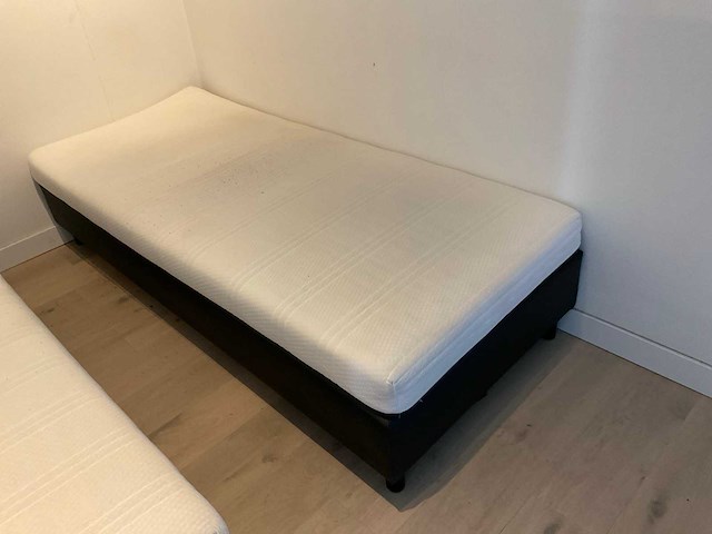 Boxspring met matras - afbeelding 1 van  3