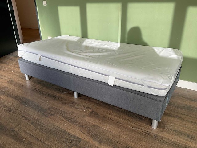 Boxspring met matras - afbeelding 1 van  3