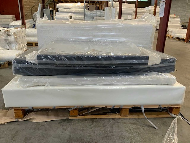 Boxspring onderstellen, matras en achterwanden - afbeelding 3 van  7