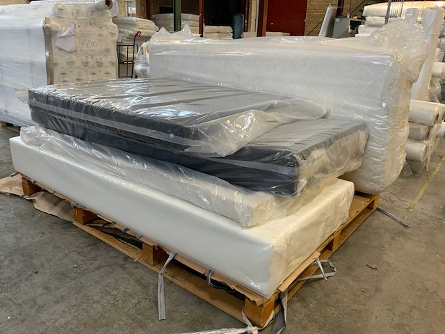 Boxspring onderstellen, matras en achterwanden - afbeelding 4 van  7