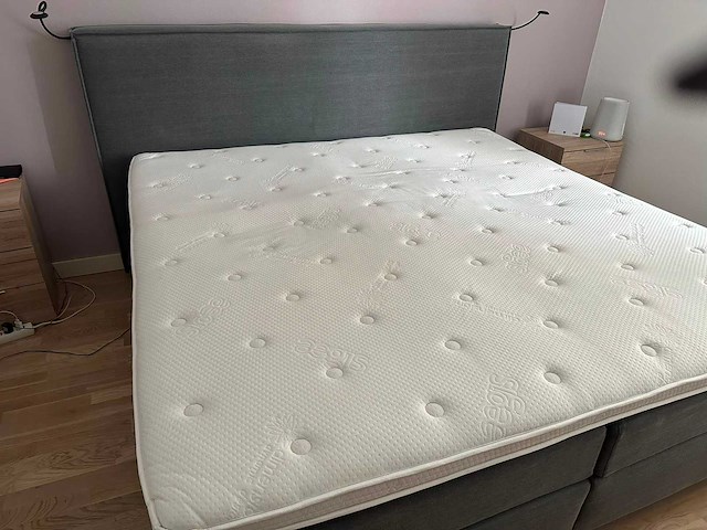 Boxspring - afbeelding 1 van  8