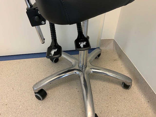 Bqe verrijdbare kruk - afbeelding 7 van  8