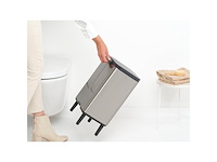 Brabantia bo hi prullenbak 12 liter matt steel fingerprint proof - afbeelding 3 van  4