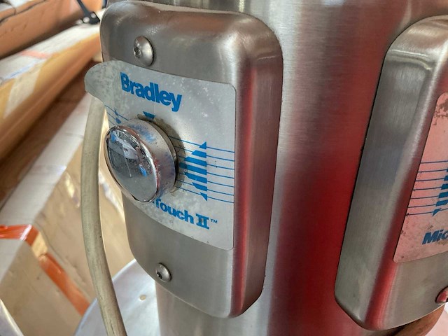 Bradley professioneel rvs buitendouche touch bediening - afbeelding 4 van  6