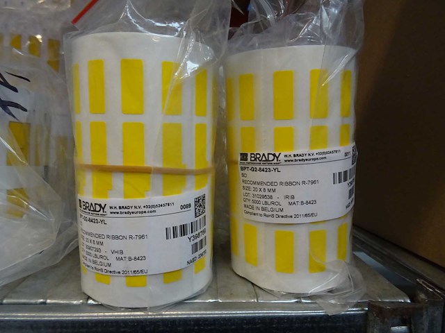 Brady - bpt-g2-8423-yl - rol polyesterlabels voor barcodes en typeplaatjes 5000st (4x) - afbeelding 1 van  2
