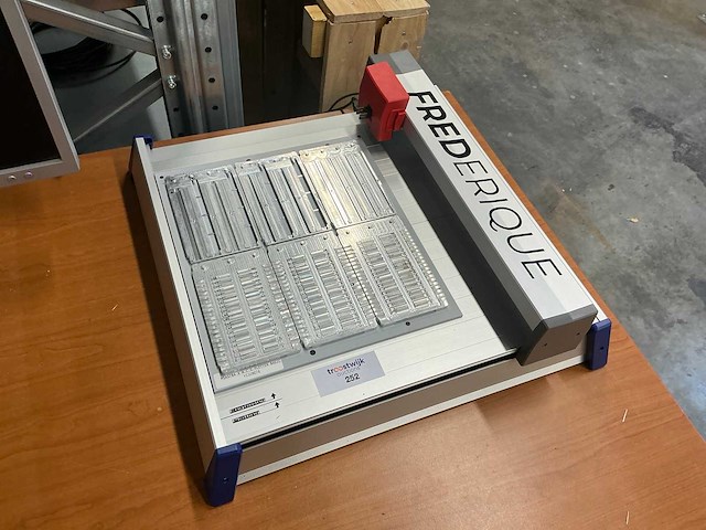 Brady acs plotter vp600 labelprinter voor kabels en slangen - afbeelding 1 van  21