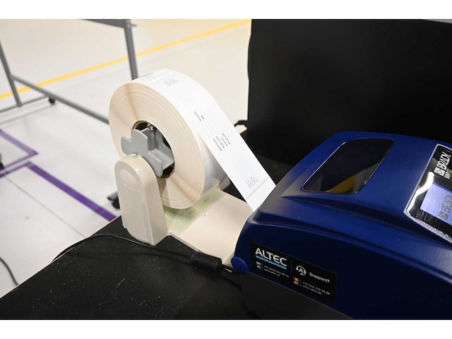 Brady bbp 12 barcode / label printer met abs oprolsysteem - afbeelding 3 van  5