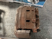 Brake caliper and brake pads - afbeelding 3 van  4