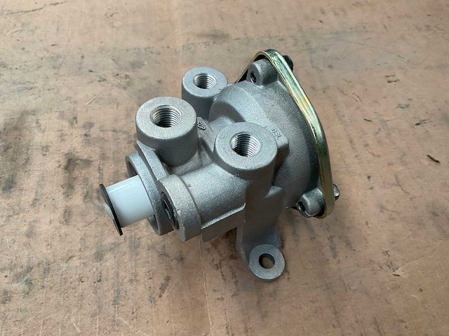 Brake pneumatic valve - afbeelding 2 van  4