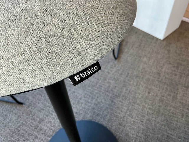 Bralco bartafel met krukken - afbeelding 9 van  10