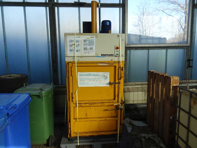 Bramidan - 1998 - 3-0 - balenpers - afbeelding 1 van  6