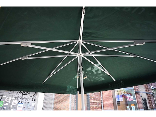 Brand parasol - afbeelding 5 van  7