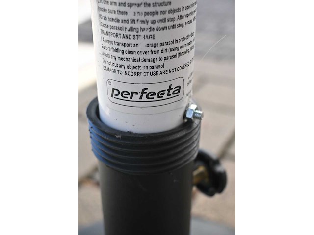 Brand parasol - afbeelding 6 van  7