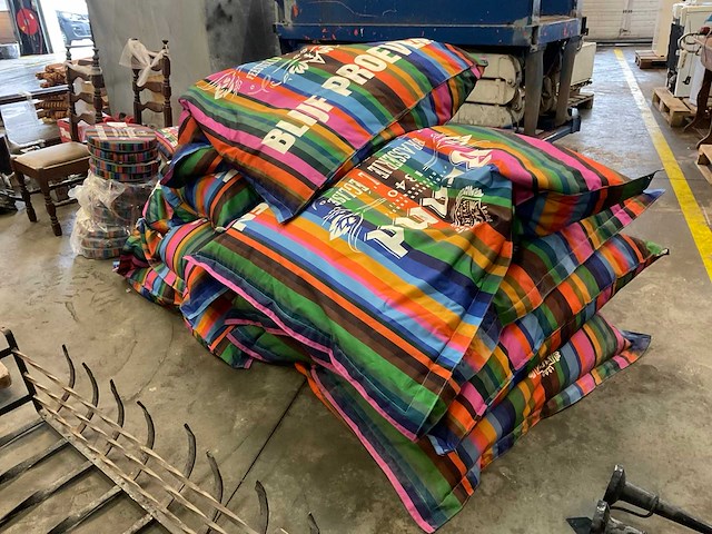 Brand partij kussens - afbeelding 1 van  6