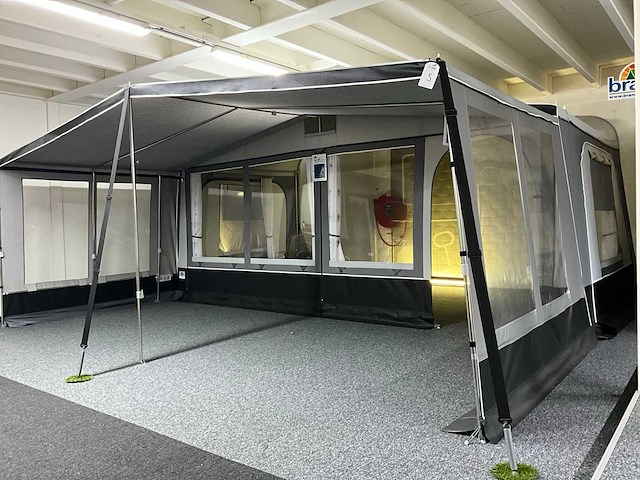 Brand voortent (939-958 cm) - afbeelding 1 van  19