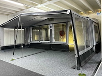 Brand voortent (939-958 cm) - afbeelding 1 van  19