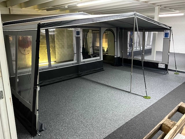 Brand voortent (939-958 cm) - afbeelding 2 van  19