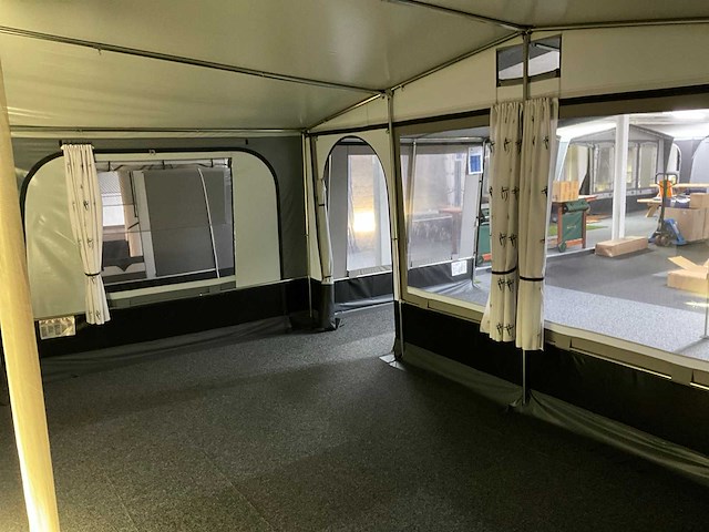 Brand voortent (939-958 cm) - afbeelding 5 van  19