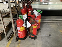 Brandblusser afgekeurd - firefighting materials (8x) - afbeelding 1 van  3
