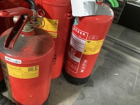 Brandblusser afgekeurd - firefighting materials (8x) - afbeelding 3 van  3