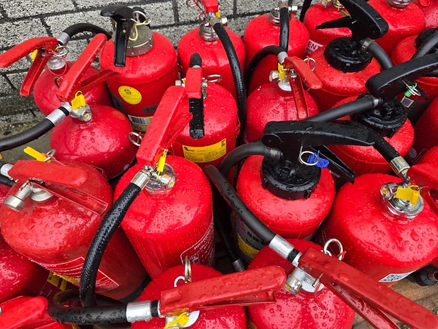 Brandblussers ca 28 stuks saval, partij - afbeelding 2 van  6