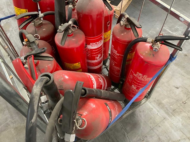 Brandblussers in rolcontainer - afbeelding 6 van  7
