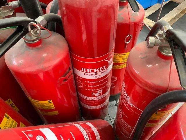 Brandblussers in rolcontainer - afbeelding 7 van  7