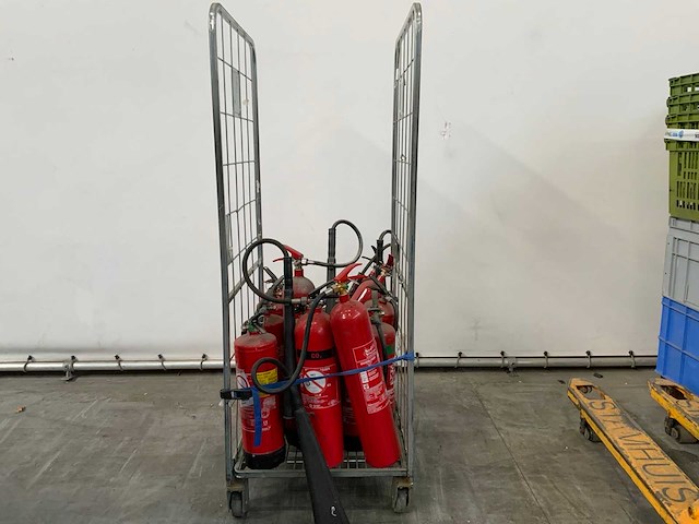 Brandblussers in rolcontainer - afbeelding 1 van  5