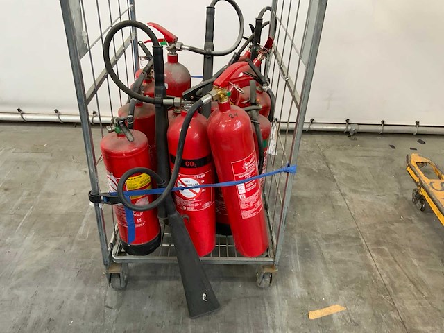 Brandblussers in rolcontainer - afbeelding 2 van  5
