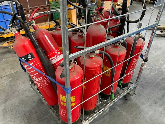 Brandblussers in rolcontainer - afbeelding 5 van  5