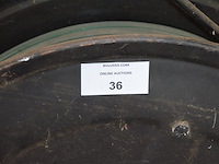 Brandslang op haspel, rolwagentje met rol spanband groene kleur, pvc bak met pictogrammen veiligheid - afbeelding 5 van  8