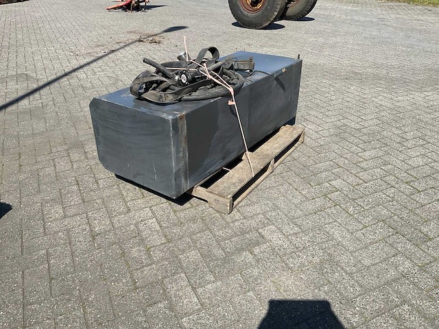 Brandstof tank 400 liter - afbeelding 6 van  7