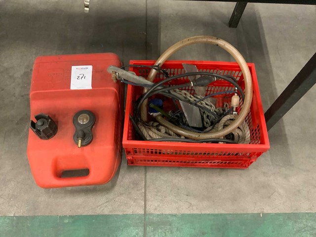 Brandstof tank en anker - afbeelding 1 van  2