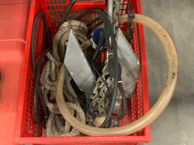 Brandstof tank en anker - afbeelding 2 van  2