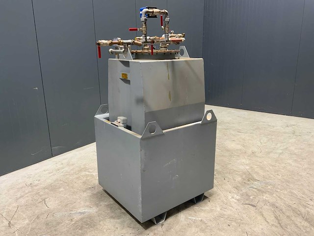 Brandstof tank generator 600l - afbeelding 1 van  5