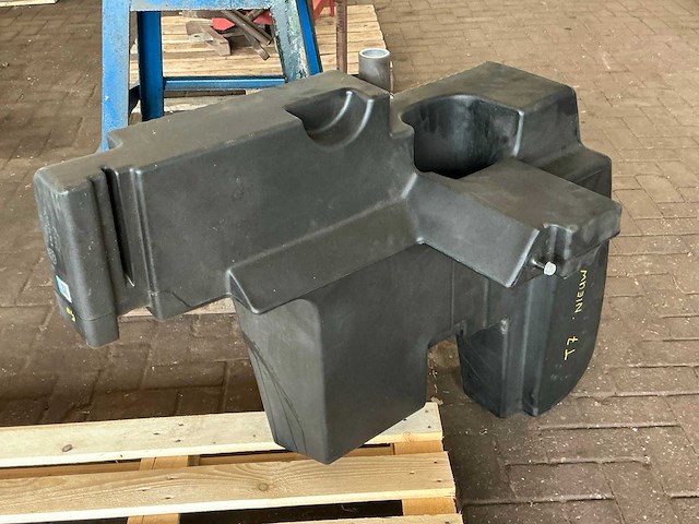 Brandstof tank ( new holland t7270 ) - afbeelding 2 van  5