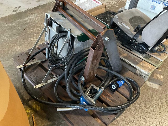 Brandstofpomp met vulpistool - afbeelding 2 van  5