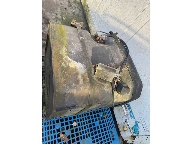 Brandstoftank - vrachtwagen onderdeel - afbeelding 3 van  3