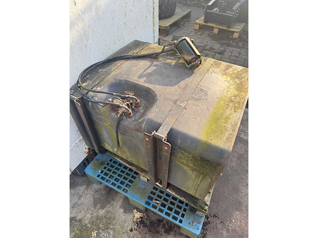 Brandstoftank - vrachtwagen onderdeel - afbeelding 2 van  3