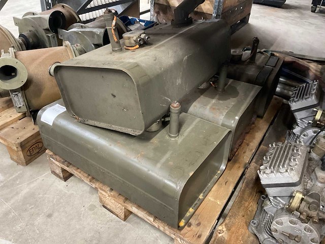 Brandstoftank (4x) - afbeelding 1 van  4