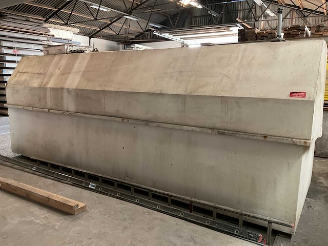 Brandstoftank met pompstation - afbeelding 12 van  13