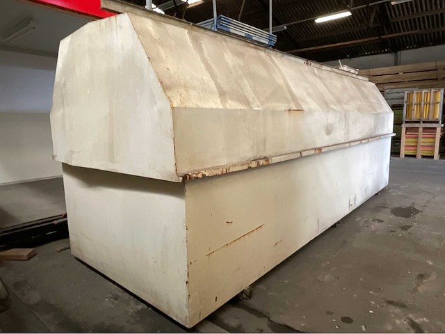 Brandstoftank met pompstation - afbeelding 4 van  13