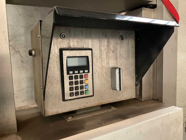 Brandstoftank met pompstation - afbeelding 9 van  13