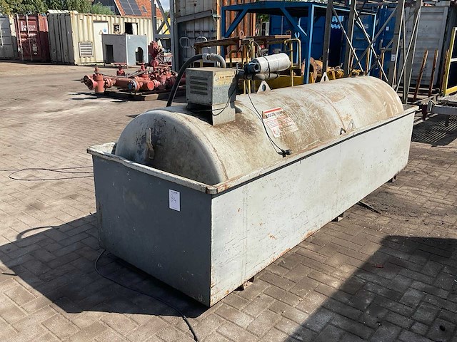 Brandstoftank - afbeelding 1 van  4