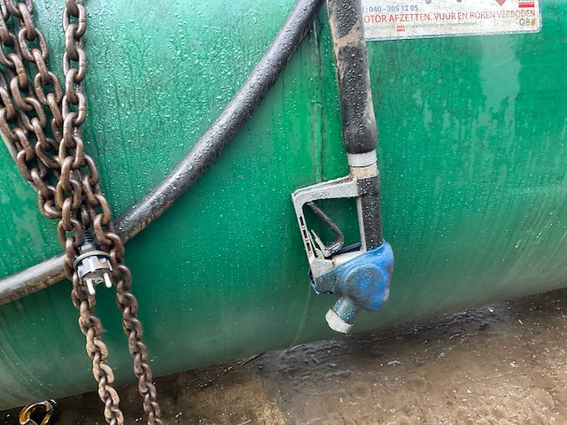 Brandstoftanks met pomp - afbeelding 2 van  10